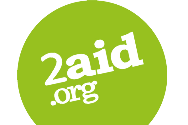 Das Bild zeigt ein rundes Logo mit einem leuchtend grünen Hintergrund. In der Mitte steht der Text 