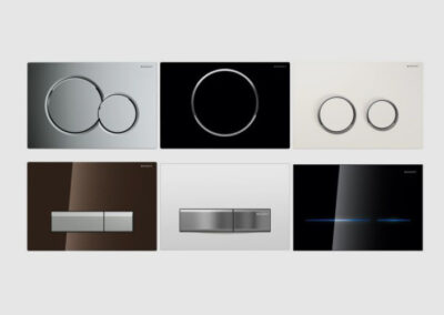 Eine handgefertigte Holzdruckplatte mit floralen Mustern und Details für kreative Druckprojekte.