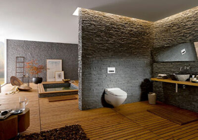 Ein entspannendes Wellness-Erlebnis mit Kerzenlicht, Blumen und ätherischen Ölen in einer stilvollen Umgebung.